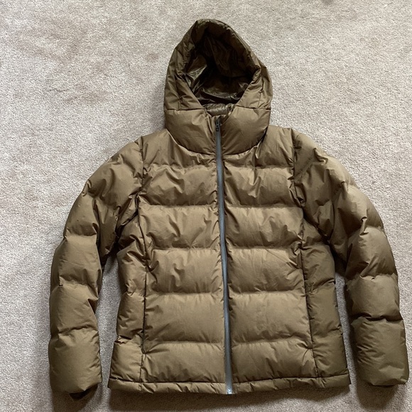 Women’s Uniqlo winter jacket - Picture 6 of 6